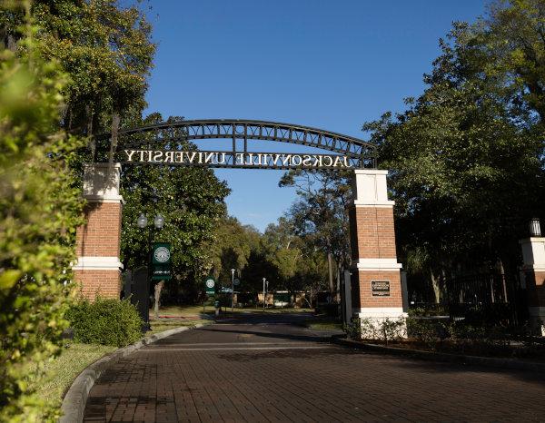 The entrance gate to Jacksonville University