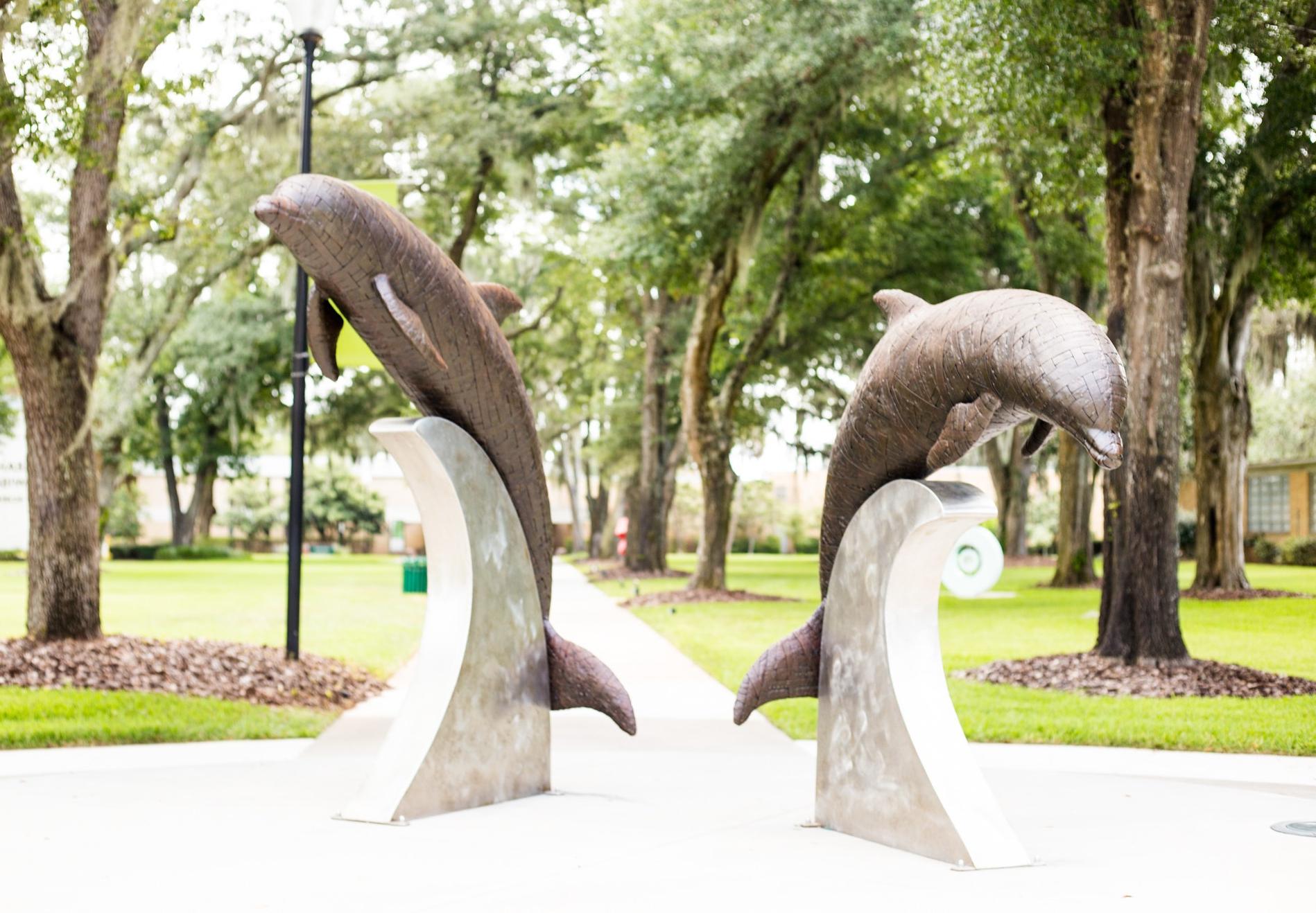JU海豚雕像